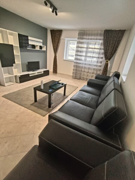 Nerva Traian, Unirii, garsoniera decomandata.